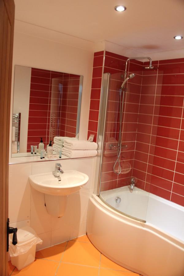 Rooms @ The Rock And Fountain Newport (Gwent) Exterior photo