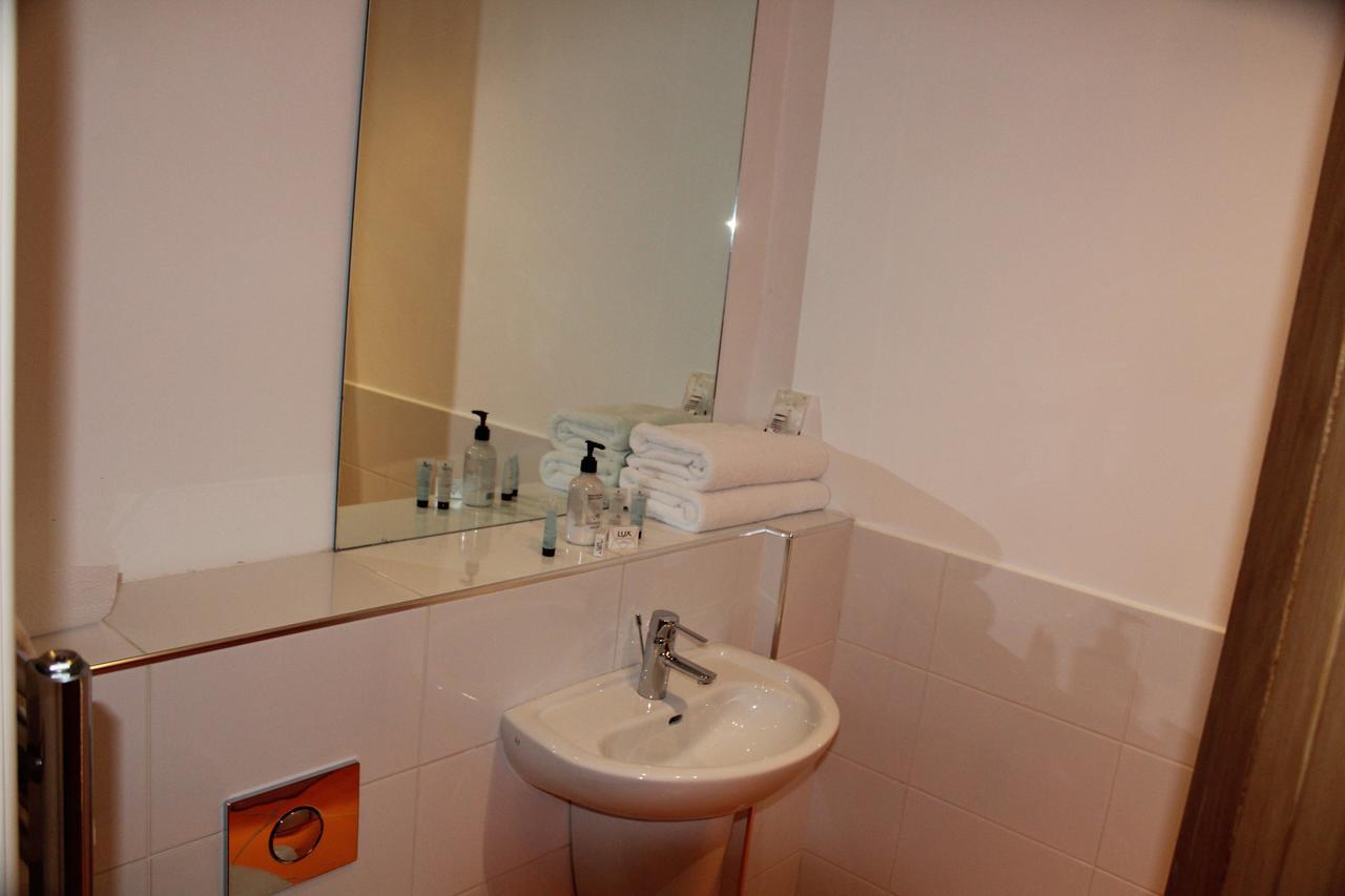 Rooms @ The Rock And Fountain Newport (Gwent) Exterior photo
